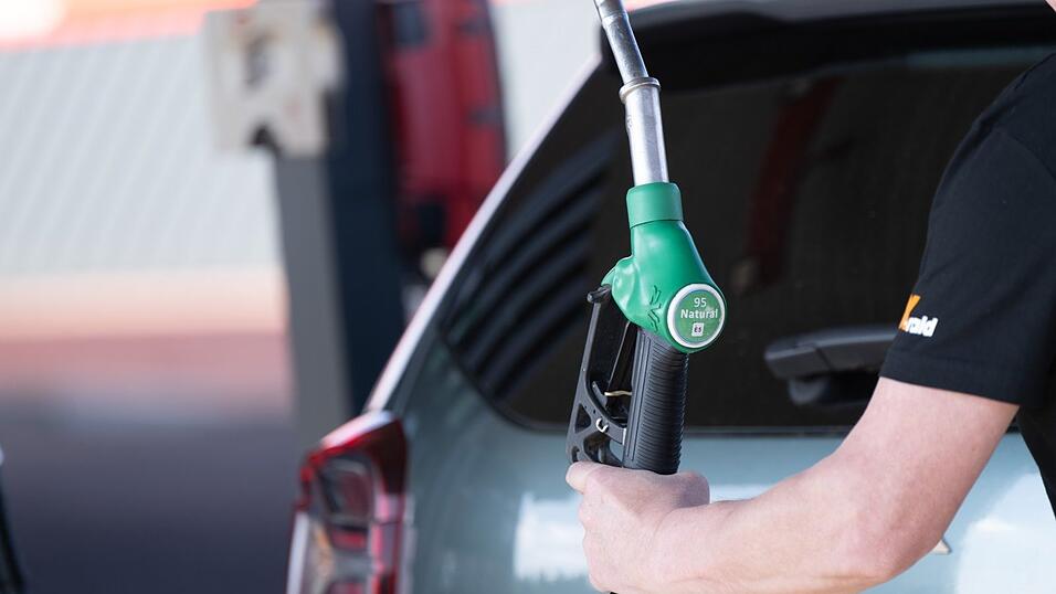 Der Diesel hat an den Tankstelleln bereits die Zwei-Euro-Marke &uuml;bersprungen.