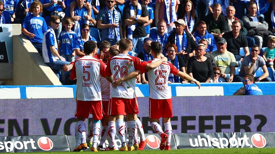 Jahn Regensburg hat auch das Drittliga-Spitzenspiel beim 1. FC Magdeburg gewonnen.