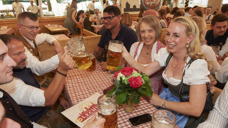 Die Partybilder vom Mittwoch, 12. August, aus dem Festzelt Lechner. Die Partybilder vom Mittwoch, 12. August, aus dem Festzelt Lechner.