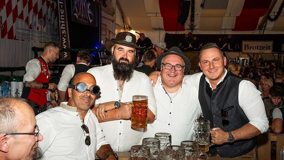 Die Partybilder vom Freitag, 14. August, aus dem Festzelt Greindl. Die Partybilder vom Freitag, 14. August, aus dem Festzelt Greindl.