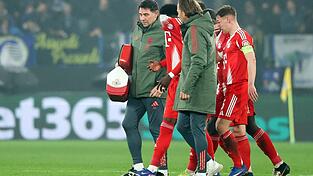 Davies muss verletzt raus.