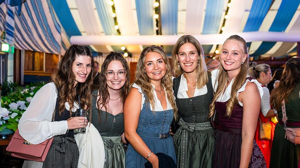 Die Partybilder vom Montag, 17. August, aus dem Festzelt Wenisch. Die Partybilder vom Montag, 17. August, aus dem Festzelt Wenisch.