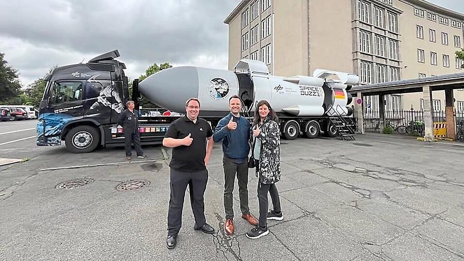 Rakete auf Rädern: Der 'SpaceBuzz One' der Deutschen Raumfahrtagentur ist eine Ergänzung zum MINT-Unterricht. Rakete auf Rädern: Der 'SpaceBuzz One' der Deutschen Raumfahrtagentur ist eine Ergänzung zum MINT-Unterricht.