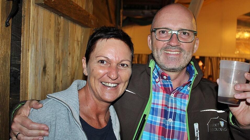 Auch am Freitag war super Stimmung am Ergoldinger Volksfest. Auch am Freitag war super Stimmung am Ergoldinger Volksfest.