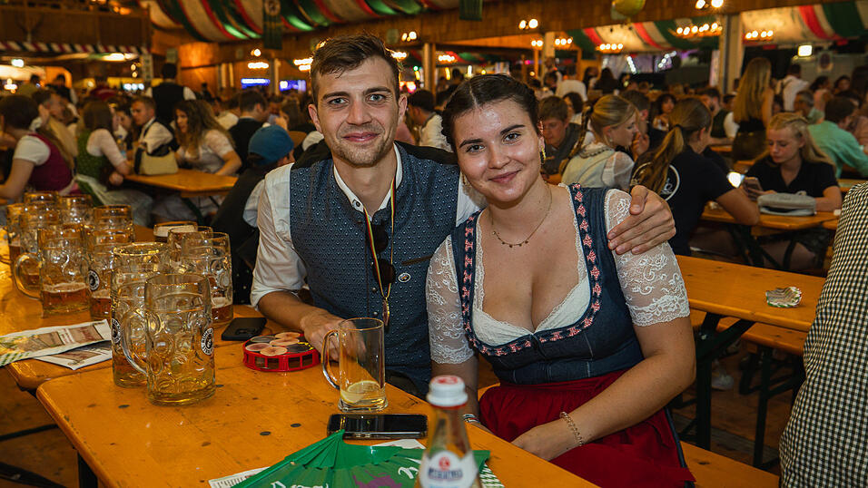 Die Partybilder vom Donnerstag, 15. August 2024, aus dem Festzelt Weckmann. Die Partybilder vom Donnerstag, 15. August 2024, aus dem Festzelt Weckmann.