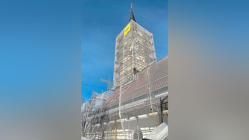 Voraussichtlich Ende November wird das Gerüst abgebaut, dann hat man wieder einen freien Blick auf die St. Salvatorkirche. Voraussichtlich Ende November wird das Gerüst abgebaut, dann hat man wieder einen freien Blick auf die St. Salvatorkirche.