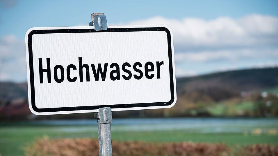 Wegen der ausgiebigen Regenfälle zum Wochenstart sind in Bayern Überschwemmungen nicht ausgeschlossen. (Symbolbild) Wegen der ausgiebigen Regenfälle zum Wochenstart sind in Bayern Überschwemmungen nicht ausgeschlossen. (Symbolbild)