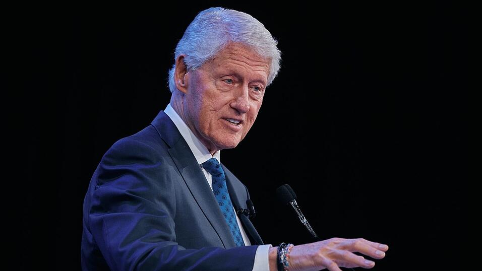 Nach der Befragung der fr&uuml;heren Au&szlig;enministerin Hillary Clinton stellte sich nun auch ihr Mann, Ex-Pr&auml;sident Bill Clinton, den Fragen des US-Parlaments zu Epstein. (Archivbild)