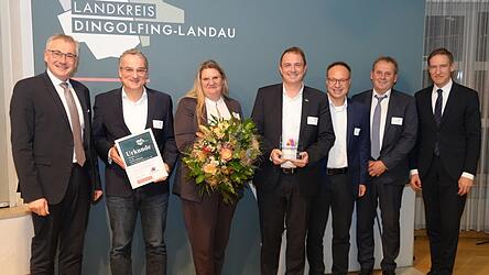 Eine der Auszeichnungen ging an die Firma Mann und Hummel. Eine der Auszeichnungen ging an die Firma Mann und Hummel.