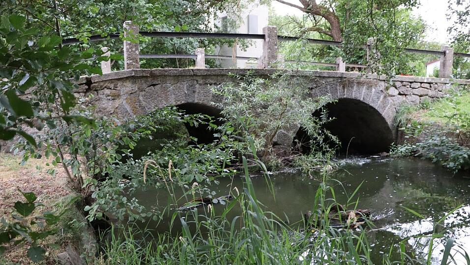 Für die Sanierung der Brücke an der Dorfstraße stehen insgesamt 260.000 Euro im Finanzplan. Für die Sanierung der Brücke an der Dorfstraße stehen insgesamt 260.000 Euro im Finanzplan.