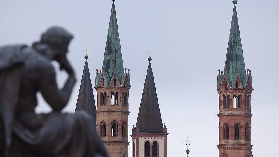Die unabhängige Kommission zur Aufarbeitung des sexuellen Missbrauchs im Bistum Würzburg veröffentlicht am 8. April ein Gutachten.