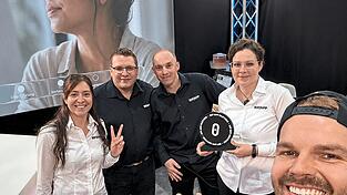 Die Entwickler von RIP Solutions: CEO Karl Wilhelm (Zweiter von links) und Matthias Eiban (rechts) zusammen mit Jennifer Wilhelm, Thomas Gubo und Marianne Eiber. Die Entwickler von RIP Solutions: CEO Karl Wilhelm (Zweiter von links) und Matthias Eiban (rechts) zusammen mit Jennifer Wilhelm, Thomas Gubo und Marianne Eiber.