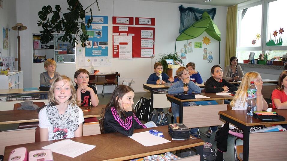 Peter und Anna versuchten sich als Fotografen und hielten die besondere Schulstunde in Bildern fest. Peter und Anna versuchten sich als Fotografen und hielten die besondere Schulstunde in Bildern fest.