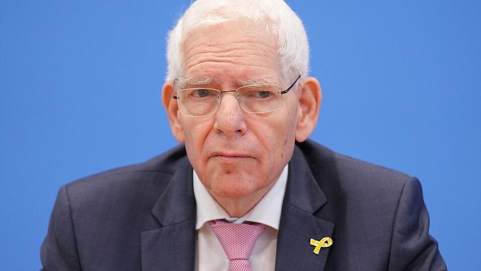 Zentralratspr&auml;sident Josef Schuster beobachtet eine Gew&ouml;hnung an Antisemitismus in Deutschland. (Archivbild)