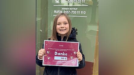 Für ihre Spendenaktion bedachte die Stiftung Kinderhospiz München Emily mit einem „Danke-Plakat“.