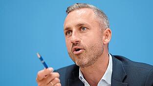 AfD-Spitzenkandidat Ulrich Siegmund will nach dem Wahlsieg seiner Partei eine Mehrheit im neuen Landtag suchen.