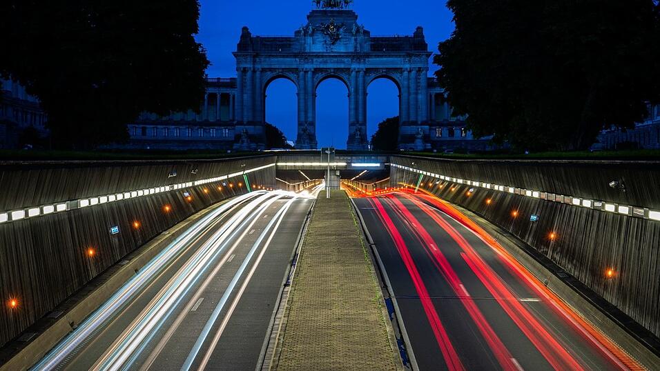 Fahrten über Belgiens Straßen könnten künftig teurer werden. (Symbolbild) Fahrten über Belgiens Straßen könnten künftig teurer werden. (Symbolbild)