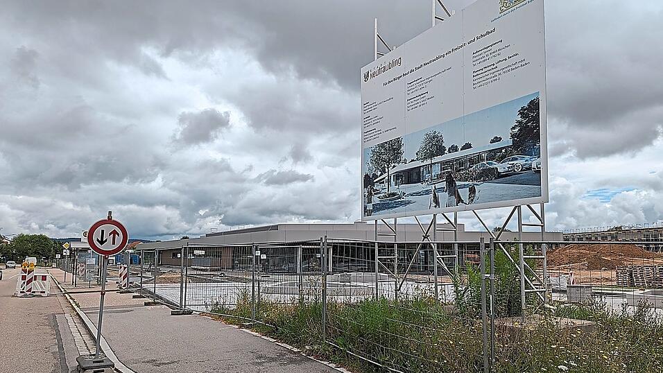 Das neue Hallenbad an der Haidauer Straße wird voraussichtlich im Dezember eröffnen. Schon jetzt wird über die Eintrittspreise diskutiert, die nicht jeder gerecht findet. Das neue Hallenbad an der Haidauer Straße wird voraussichtlich im Dezember eröffnen. Schon jetzt wird über die Eintrittspreise diskutiert, die nicht jeder gerecht findet.