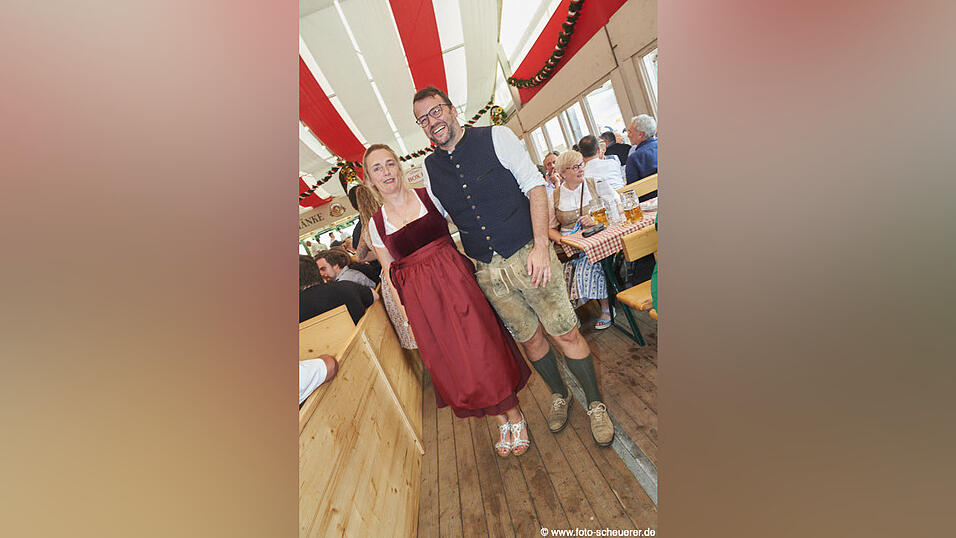 Die Partybilder vom Dienstag, 13. August 2024, aus dem Festzelt Lechner. Die Partybilder vom Dienstag, 13. August 2024, aus dem Festzelt Lechner.