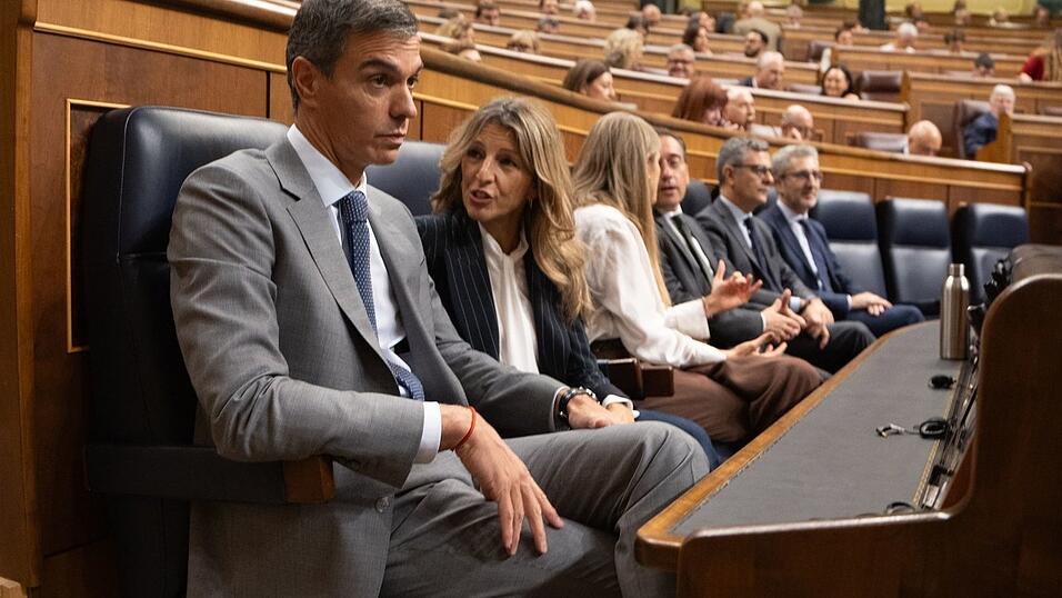 Nach der krachenden Niederlage seiner Dekrete zur Wohnungspolitik hat Spaniens linker Regierungschef Pedro Sánchez (l) die Notbremse gezogen und Neuwahlen angekündigt. (Archivbild) Nach der krachenden Niederlage seiner Dekrete zur Wohnungspolitik hat Spaniens linker Regierungschef Pedro Sánchez (l) die Notbremse gezogen und Neuwahlen angekündigt. (Archivbild)