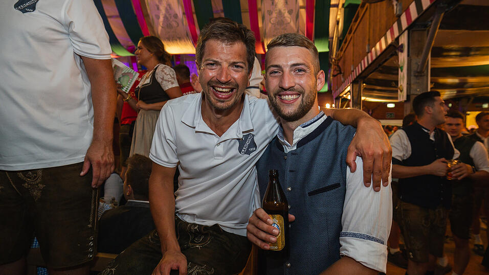 Die Partybilder vom Donnerstag, 15. August 2024, aus dem Festzelt Weckmann. Die Partybilder vom Donnerstag, 15. August 2024, aus dem Festzelt Weckmann.
