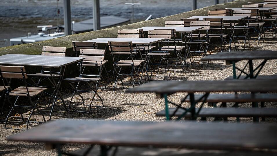 Wer ein Wirtshaus betreibt, steht gerade von allen Seiten unter Druck, schreibt unser Autor. Wer ein Wirtshaus betreibt, steht gerade von allen Seiten unter Druck, schreibt unser Autor.