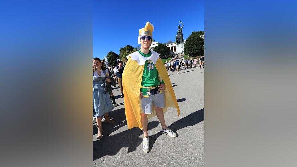 Ein Bierkönig aus Italien auf dem Oktoberfest.