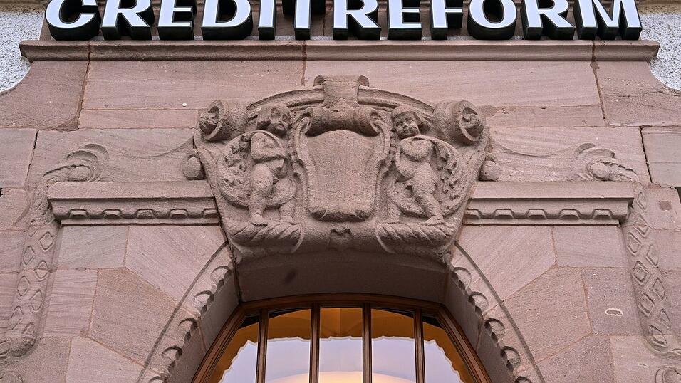 Die Wirtschaftsauskunftei Creditreform hat die Zahl der Firmeninsolvenzen für das erste Halbjahr hochgerechnet. (Archivbild) Die Wirtschaftsauskunftei Creditreform hat die Zahl der Firmeninsolvenzen für das erste Halbjahr hochgerechnet. (Archivbild)