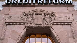Die Wirtschaftsauskunftei Creditreform hat die Zahl der Firmeninsolvenzen f&uuml;r das erste Halbjahr hochgerechnet. (Archivbild)