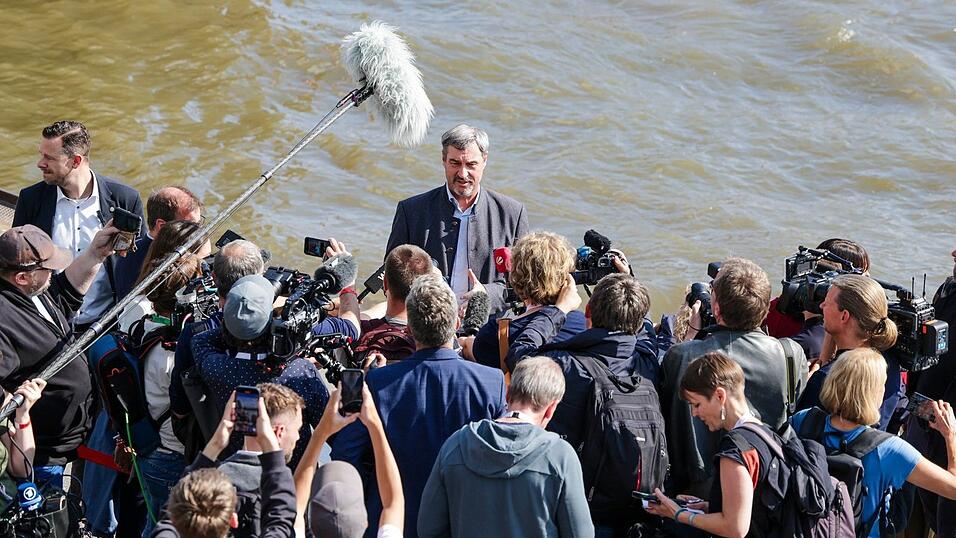 Wenn der bayerische Ministerpräsident Markus Söder reist, folgt ihm ein Pressetross.