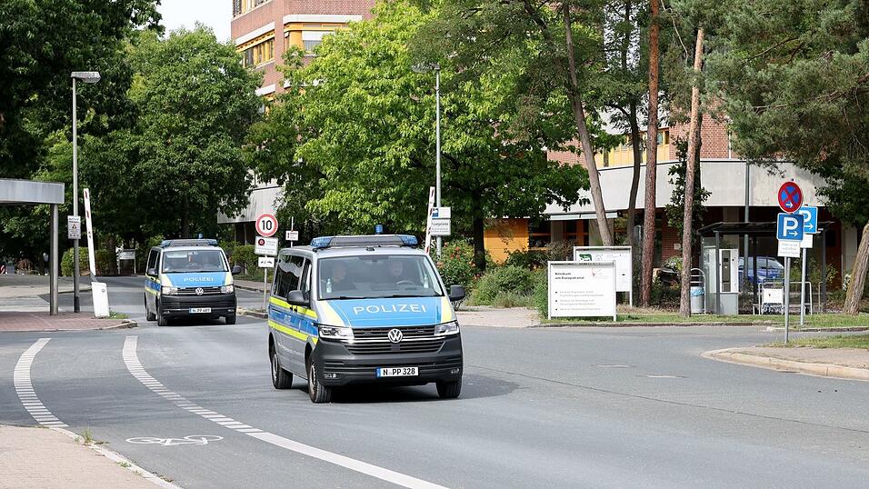 Der frühere Amokläufer war im vergangenen Jahr von einem unbegleiteten Ausgang nicht mehr in die Forensische Psychiatrie in Erlangen zurückgekehrt. (Archivbild) Der frühere Amokläufer war im vergangenen Jahr von einem unbegleiteten Ausgang nicht mehr in die Forensische Psychiatrie in Erlangen zurückgekehrt. (Archivbild)