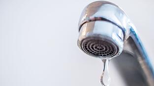 Die Wasserqualit&auml;t ist laut Landratsamt wieder vollst&auml;ndig hergestellt. (Symbolbild)