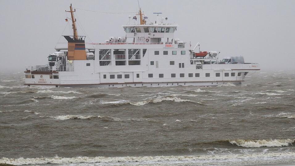 «Von Westen zieht bis Sonntag ein weiteres Sturmtief zum Nordteil der Nordsee.» «Von Westen zieht bis Sonntag ein weiteres Sturmtief zum Nordteil der Nordsee.»