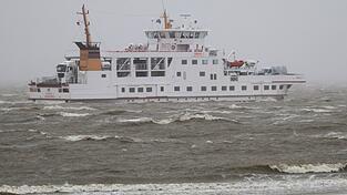 «Von Westen zieht bis Sonntag ein weiteres Sturmtief zum Nordteil der Nordsee.» «Von Westen zieht bis Sonntag ein weiteres Sturmtief zum Nordteil der Nordsee.»