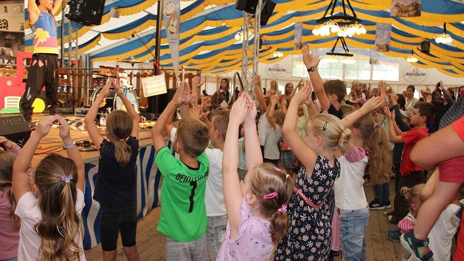 Die Kinder hatten viel Spaß mit Rodscha aus Kambodscha und Tom Palme.