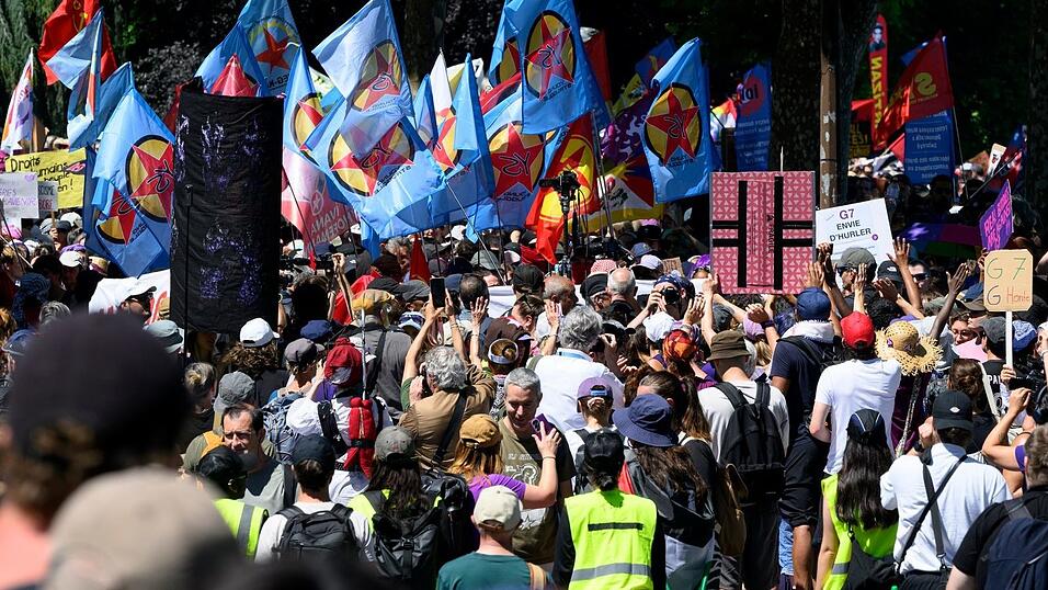Eine Koalition aus rund 60 Gruppen hat zum Protest gegen die G7 aufgerufen. Eine Koalition aus rund 60 Gruppen hat zum Protest gegen die G7 aufgerufen.