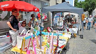 Der Langquaider Marktplatz war beim Jakobimarkt wieder gut mit Ständen und Besuchern frequentiert. Der Langquaider Marktplatz war beim Jakobimarkt wieder gut mit Ständen und Besuchern frequentiert.