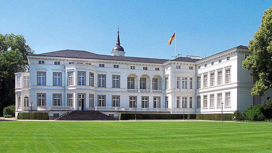 Selbst der Bundeskanzler hat mit dem schloss&auml;hnlichen Palais Schaumburg einen zweiten Dienstsitz in Bonn. Allerdings wird dort seit Jahren saniert.