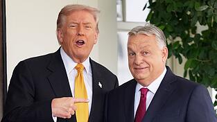 Trump betont bei Treffen immer sein gutes Verh&auml;ltnis zu Orban. (Archivbild)