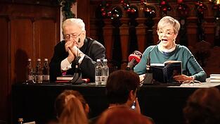 Vor knapp 100 Gästen las Gloria von Thurn und Taxis aus ihrem Buch, neben ihr Prälat Wilhelm Imkamp. Vor knapp 100 Gästen las Gloria von Thurn und Taxis aus ihrem Buch, neben ihr Prälat Wilhelm Imkamp.