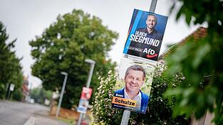 Ulrich Siegmund geht für die AfD als Spitzenkandidat für die Landtagswahl in Sachsen-Anhalt ins Rennen, für die CDU tritt Ministerpräsident Sven Schulze an. Eine Parteispende für die AfD von einem CDU-Politiker sorgt nun für Aufruhr kurz vor den Wahlen am 6. September. Ulrich Siegmund geht für die AfD als Spitzenkandidat für die Landtagswahl in Sachsen-Anhalt ins Rennen, für die CDU tritt Ministerpräsident Sven Schulze an. Eine Parteispende für die AfD von einem CDU-Politiker sorgt nun für Aufruhr kurz vor den Wahlen am 6. September.