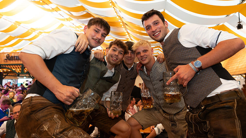 Die Partybilder vom Samstag, 17. August, aus dem Festzelt Nothaft. Die Partybilder vom Samstag, 17. August, aus dem Festzelt Nothaft.