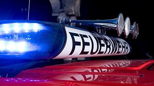 Die Feuerwehr rückte in der Nacht zu einem Einsatz in Königsbrunn aus. (Symbolbild) Die Feuerwehr rückte in der Nacht zu einem Einsatz in Königsbrunn aus. (Symbolbild)