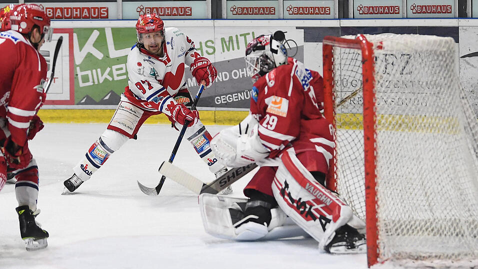 Der Deggendorfer SC hat das ostbayerische Derby bei den Eisbären Regensburg gewonnen. Der Deggendorfer SC hat das ostbayerische Derby bei den Eisbären Regensburg gewonnen.