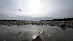 Am Sonntag wird es überwiegend bewölkt sein. Zeitweise kann es leicht regnen. (Symbolbild) Am Sonntag wird es überwiegend bewölkt sein. Zeitweise kann es leicht regnen. (Symbolbild)