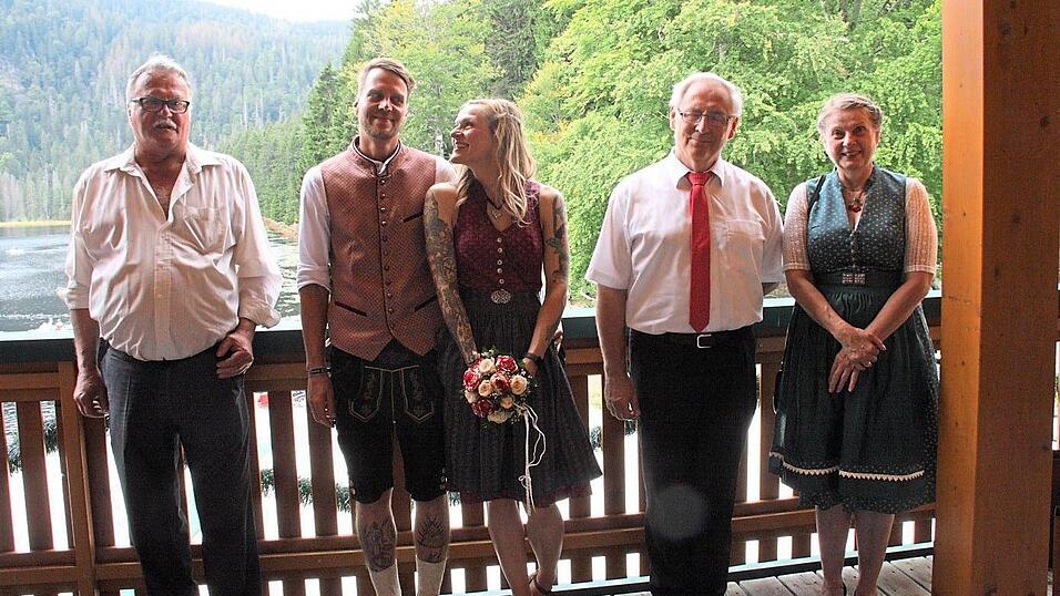 Das Brautpaar mit den Eltern der Braut und dem Vater des Bräutigam vor dem malerischen Arbersee. Das Brautpaar mit den Eltern der Braut und dem Vater des Bräutigam vor dem malerischen Arbersee.