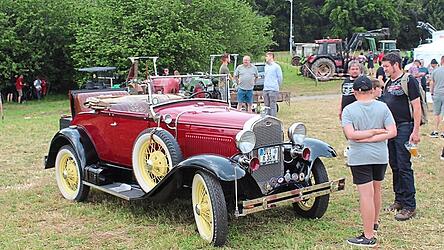 Der Fahrer des ältesten Fahrzeugs war Reinhard Frisch. Er präsentierte dieses Schmuckstück, einen Ford Baujahr 1930.