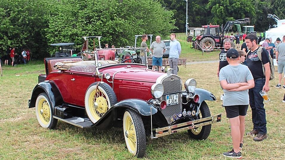 Der Fahrer des ältesten Fahrzeugs war Reinhard Frisch. Er präsentierte dieses Schmuckstück, einen Ford Baujahr 1930.
