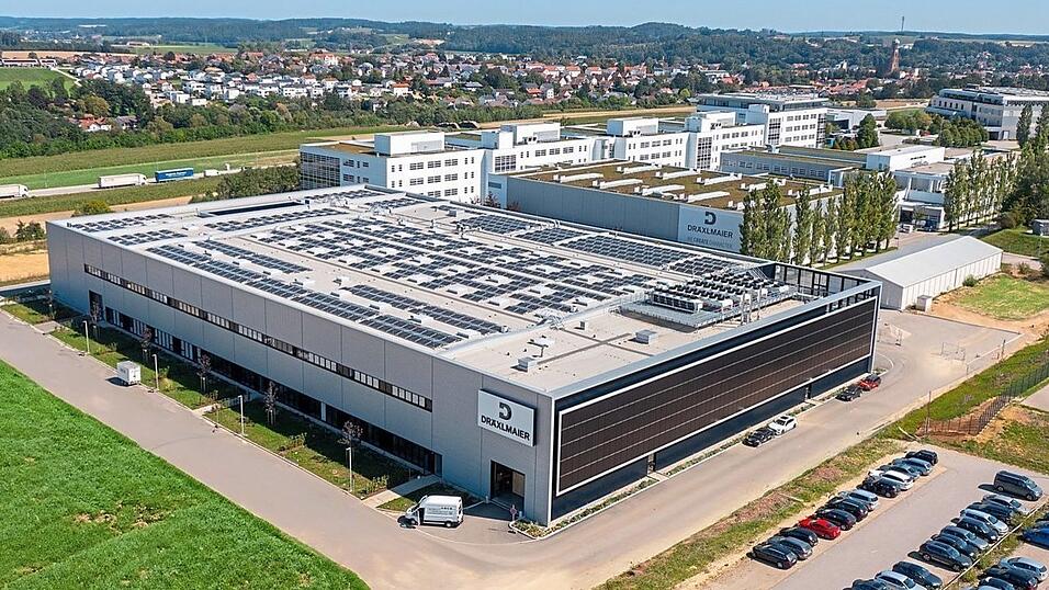 Die Dräxlmaier-Gruppe betreibt nach eigenen Angaben rund 65 Standorte weltweit. Das Foto zeigt einen Erweiterungsbau am Hauptsitz in Vilsbiburg im Landkreis Landshut. Die Dräxlmaier-Gruppe betreibt nach eigenen Angaben rund 65 Standorte weltweit. Das Foto zeigt einen Erweiterungsbau am Hauptsitz in Vilsbiburg im Landkreis Landshut.
