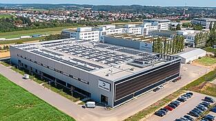 Die Dräxlmaier-Gruppe betreibt nach eigenen Angaben rund 65 Standorte weltweit. Das Foto zeigt einen Erweiterungsbau am Hauptsitz in Vilsbiburg im Landkreis Landshut. Die Dräxlmaier-Gruppe betreibt nach eigenen Angaben rund 65 Standorte weltweit. Das Foto zeigt einen Erweiterungsbau am Hauptsitz in Vilsbiburg im Landkreis Landshut.